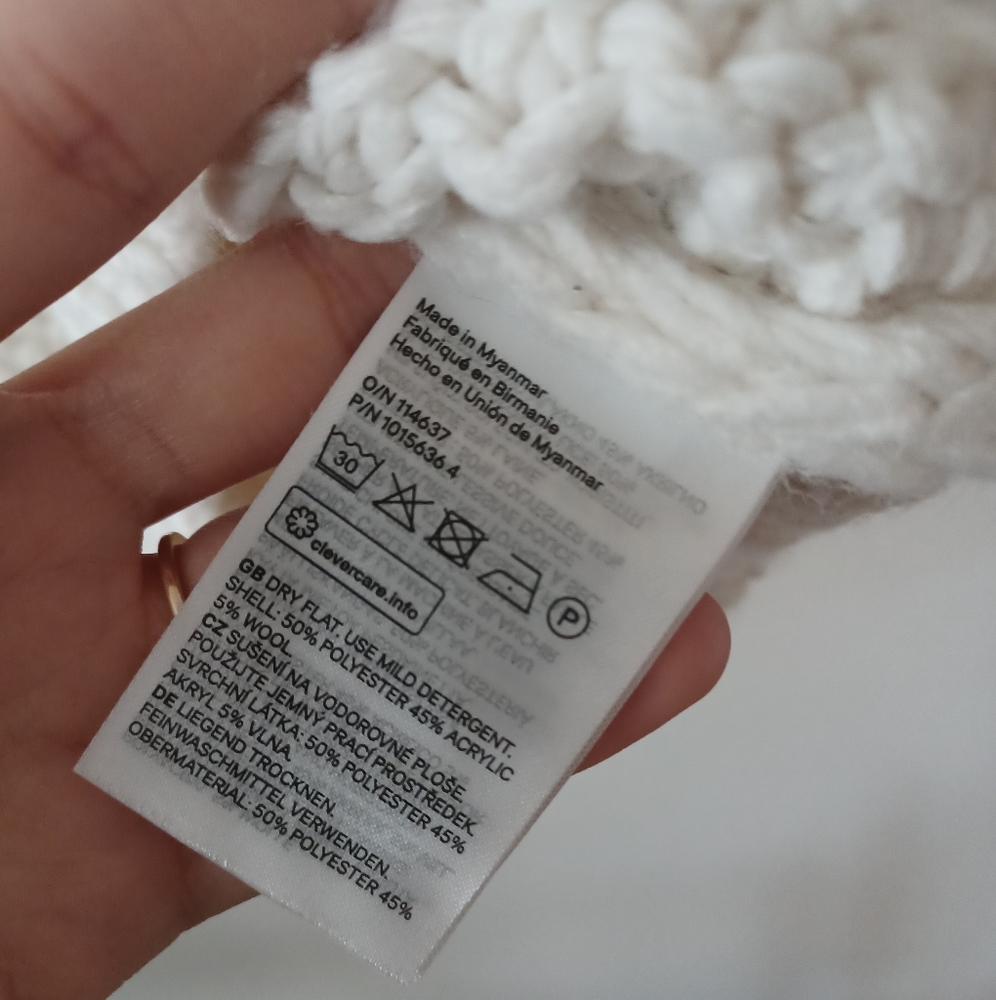 ⛔SOLD⛔🆕️ NWT H&M Knit Sweater Vest in 'White' - Picture 10 of 14